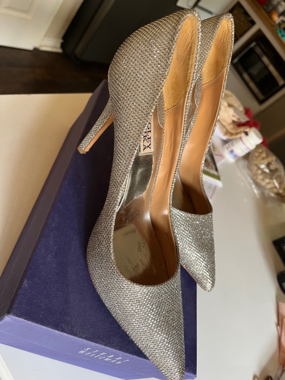 Incredible Badgley Mischka Silver Glitter pointed Toe Evening Pumps!